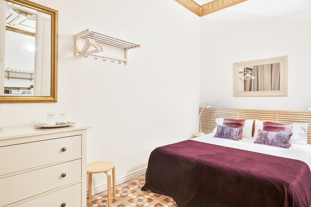 Plaza Catalunya Couette-café 3*